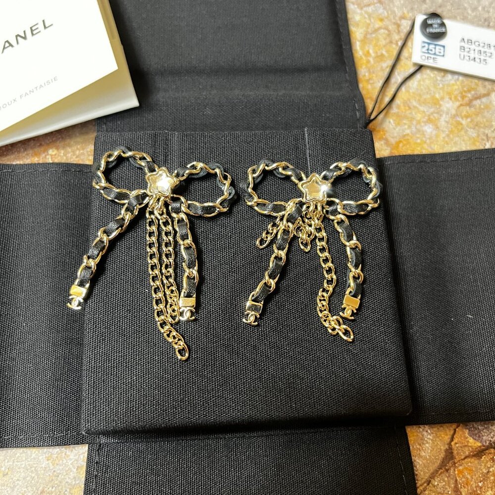 Chanel Ribbon Earrings New With Box - Picture 5 of 9